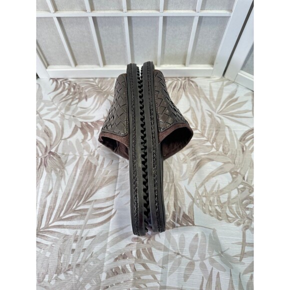 Tommy Bahama Sandals - Picture 3 of 12